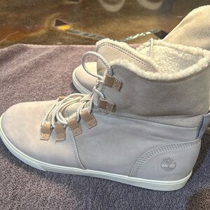 Timberland duesette fleece fold down boots cream. Women’s size 10